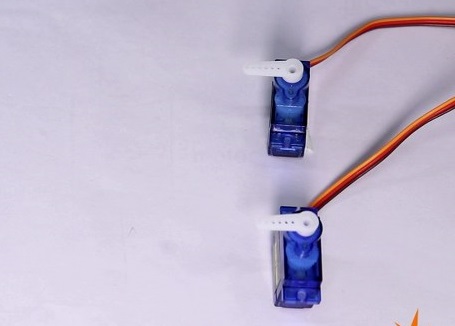 Driving two servo motors using Arduino
