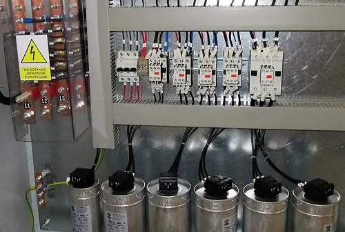 Capacitor banks for power factor correction