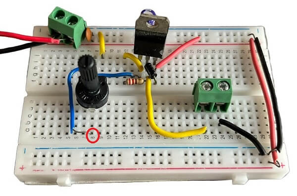 Use of labels and markings on a breadboard