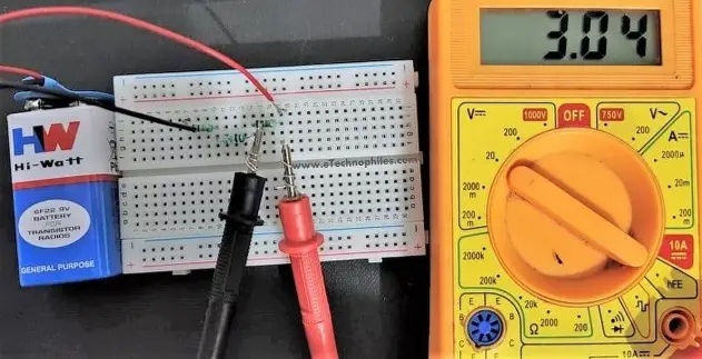 Multimeter displaying voltage across the third resistor