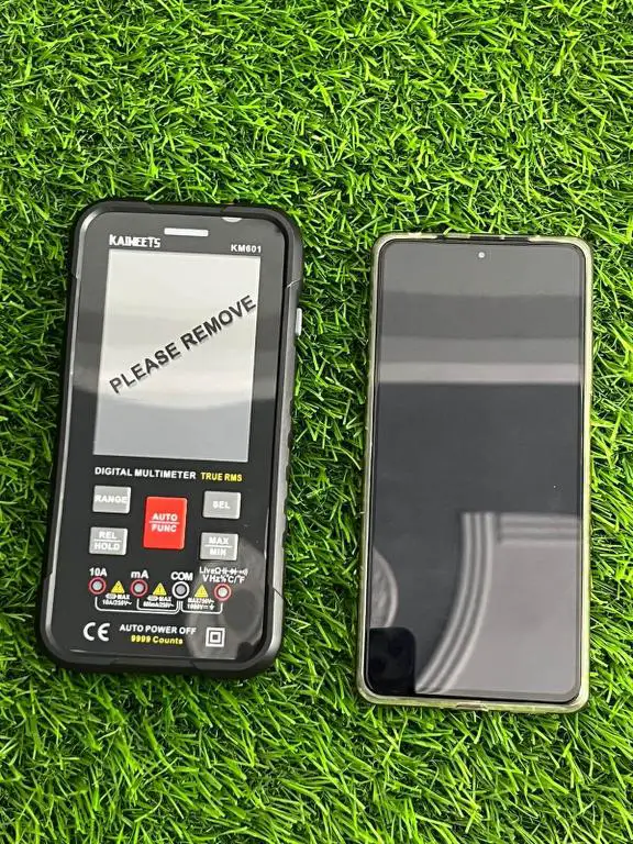Size comparison between KM601 and a smartphone