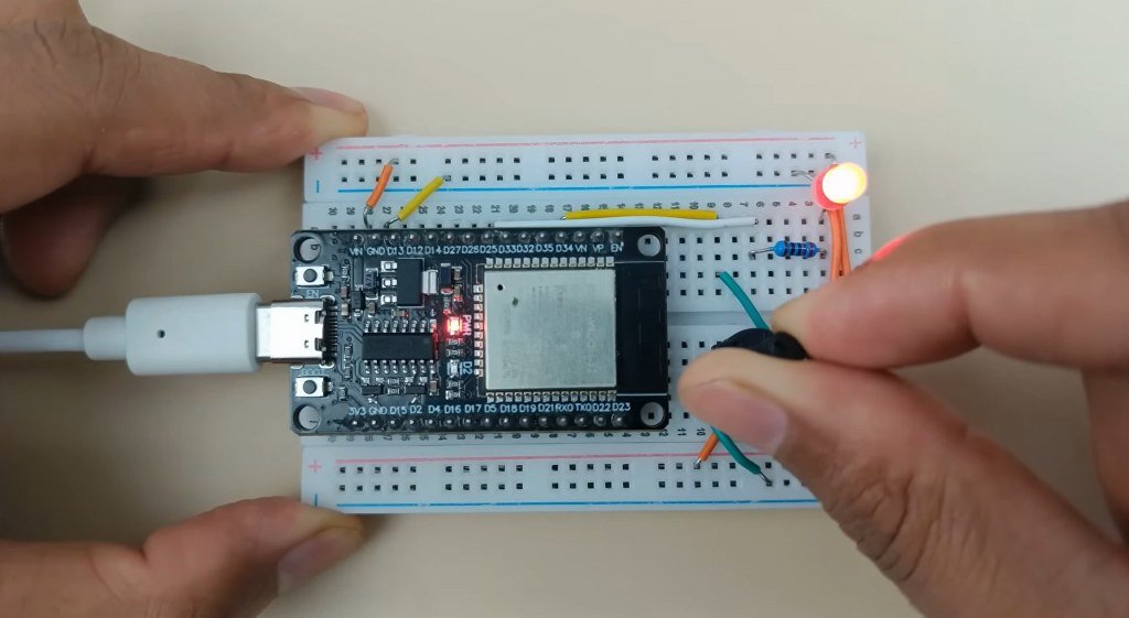Using a Potentiometer with an ESP32 or Arduino